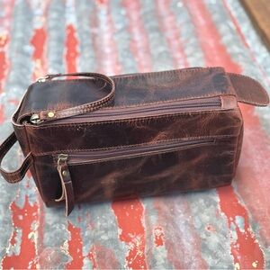 NWOT Men’s Leather Toiletry Bag Dopp Kit